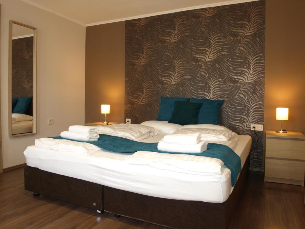 Garden Club Panzio Bed & Breakfast Balatonmáriafürdő Екстериор снимка