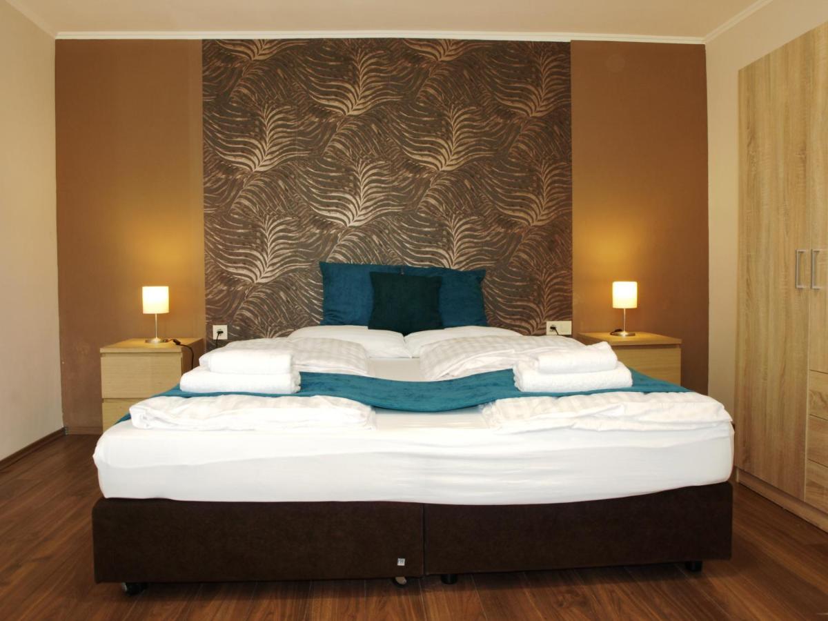 Garden Club Panzio Bed & Breakfast Balatonmáriafürdő Екстериор снимка