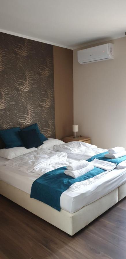 Garden Club Panzio Bed & Breakfast Balatonmáriafürdő Екстериор снимка