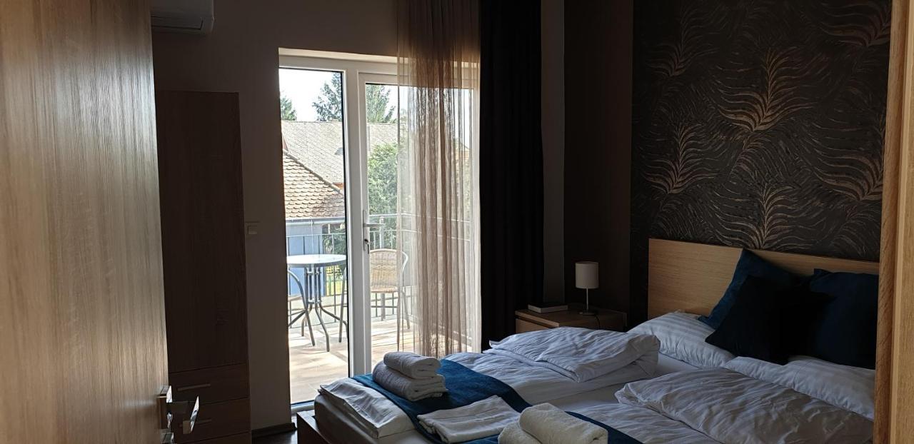 Garden Club Panzio Bed & Breakfast Balatonmáriafürdő Екстериор снимка