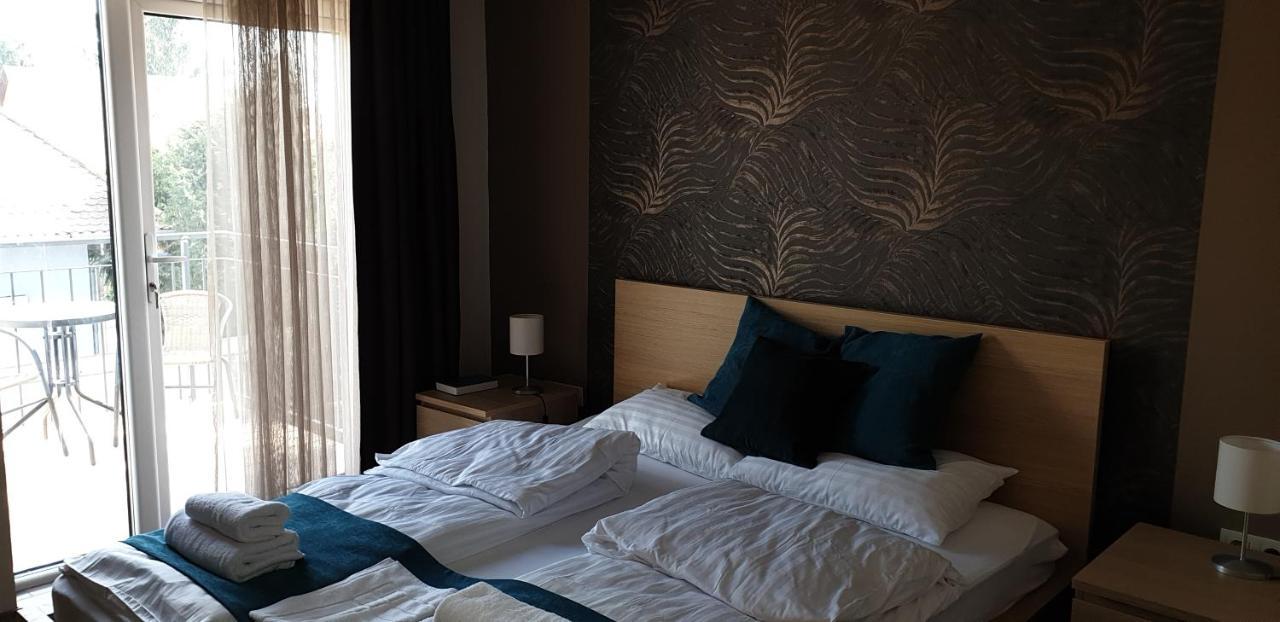 Garden Club Panzio Bed & Breakfast Balatonmáriafürdő Екстериор снимка