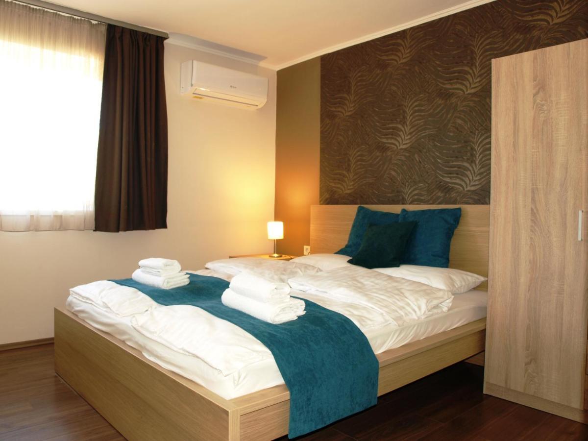 Garden Club Panzio Bed & Breakfast Balatonmáriafürdő Екстериор снимка