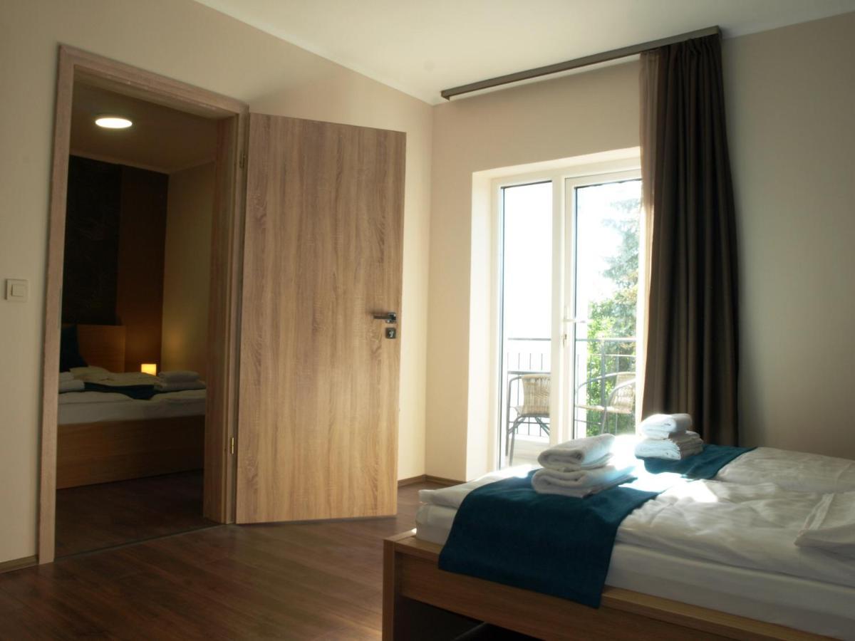 Garden Club Panzio Bed & Breakfast Balatonmáriafürdő Екстериор снимка