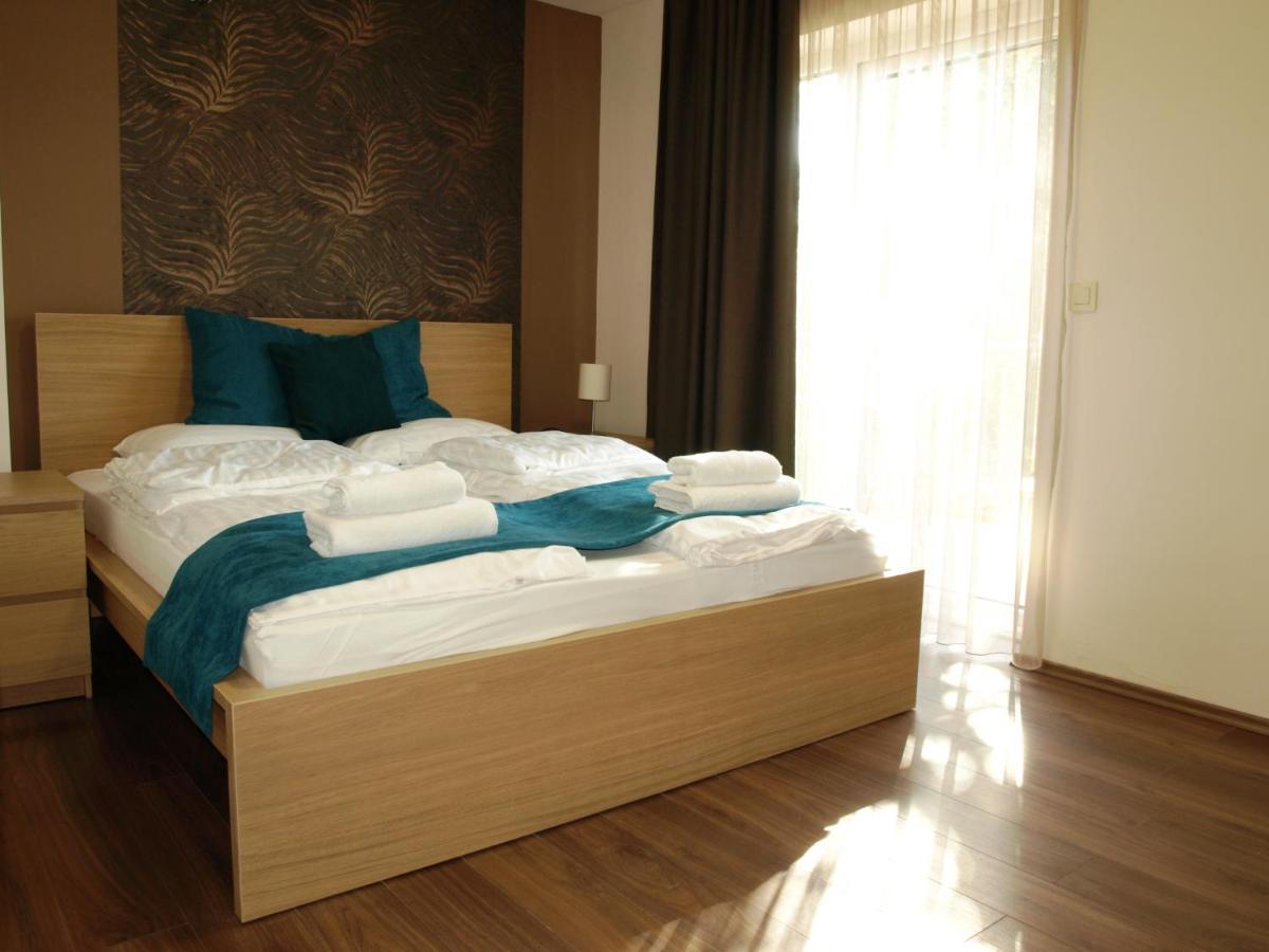Garden Club Panzio Bed & Breakfast Balatonmáriafürdő Екстериор снимка