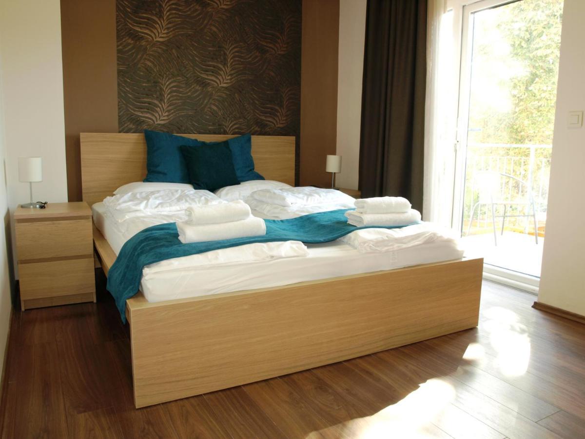 Garden Club Panzio Bed & Breakfast Balatonmáriafürdő Екстериор снимка