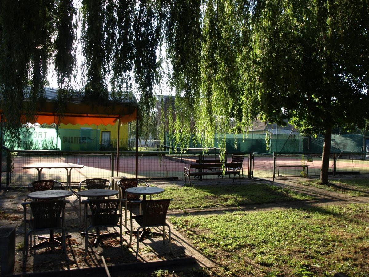 Garden Club Panzio Bed & Breakfast Balatonmáriafürdő Екстериор снимка