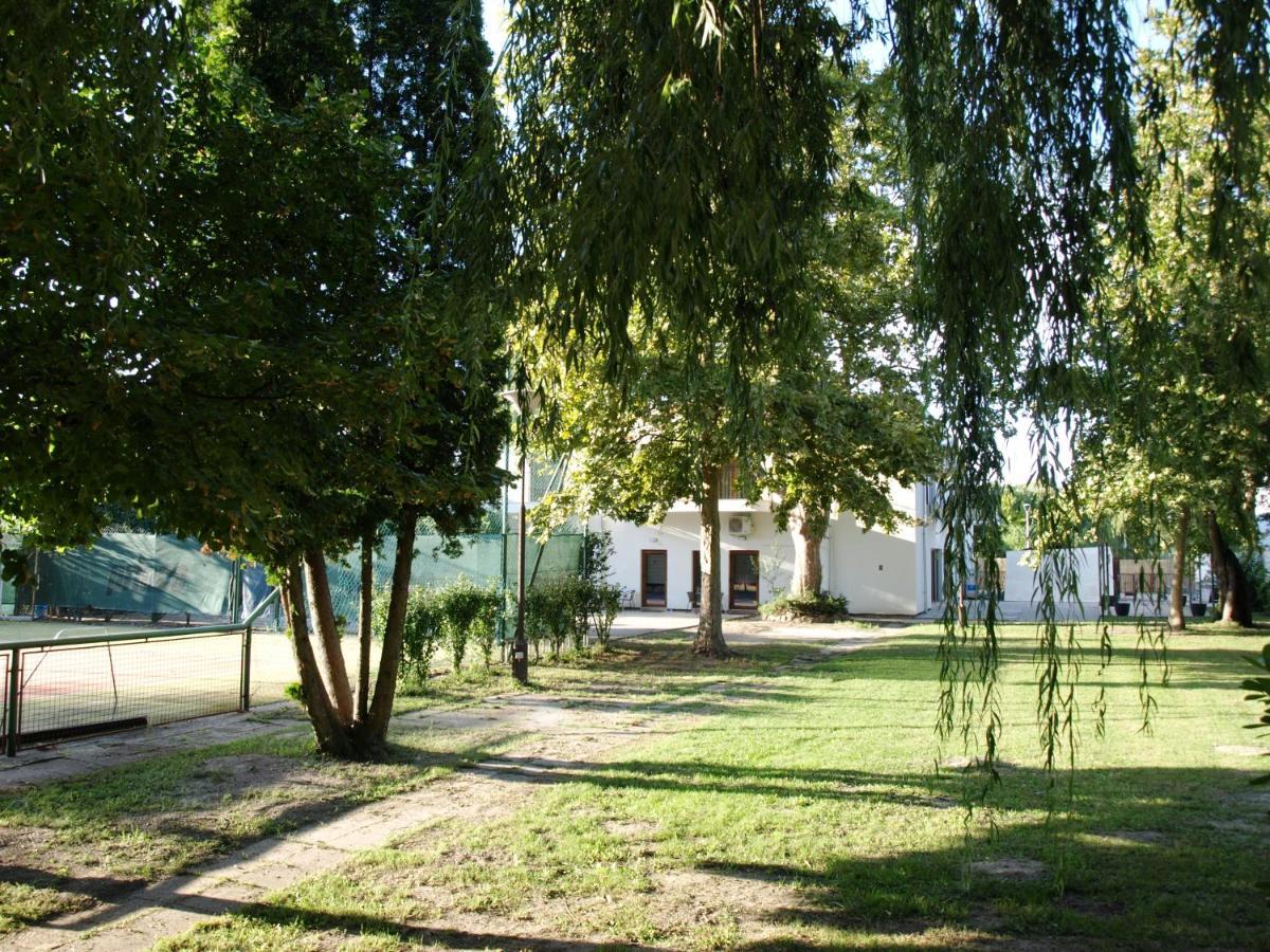 Garden Club Panzio Bed & Breakfast Balatonmáriafürdő Екстериор снимка