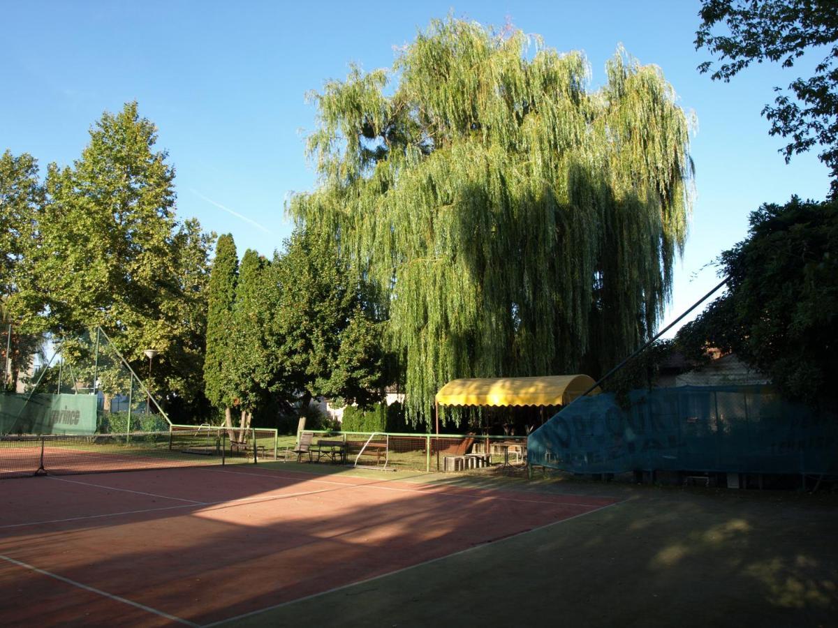 Garden Club Panzio Bed & Breakfast Balatonmáriafürdő Екстериор снимка