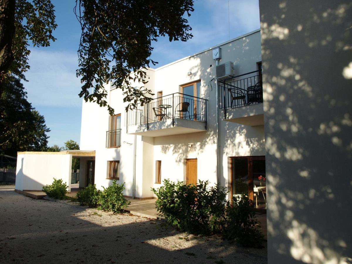 Garden Club Panzio Bed & Breakfast Balatonmáriafürdő Екстериор снимка