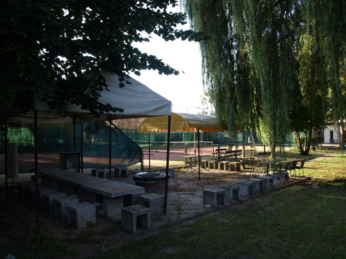 Garden Club Panzio Bed & Breakfast Balatonmáriafürdő Екстериор снимка