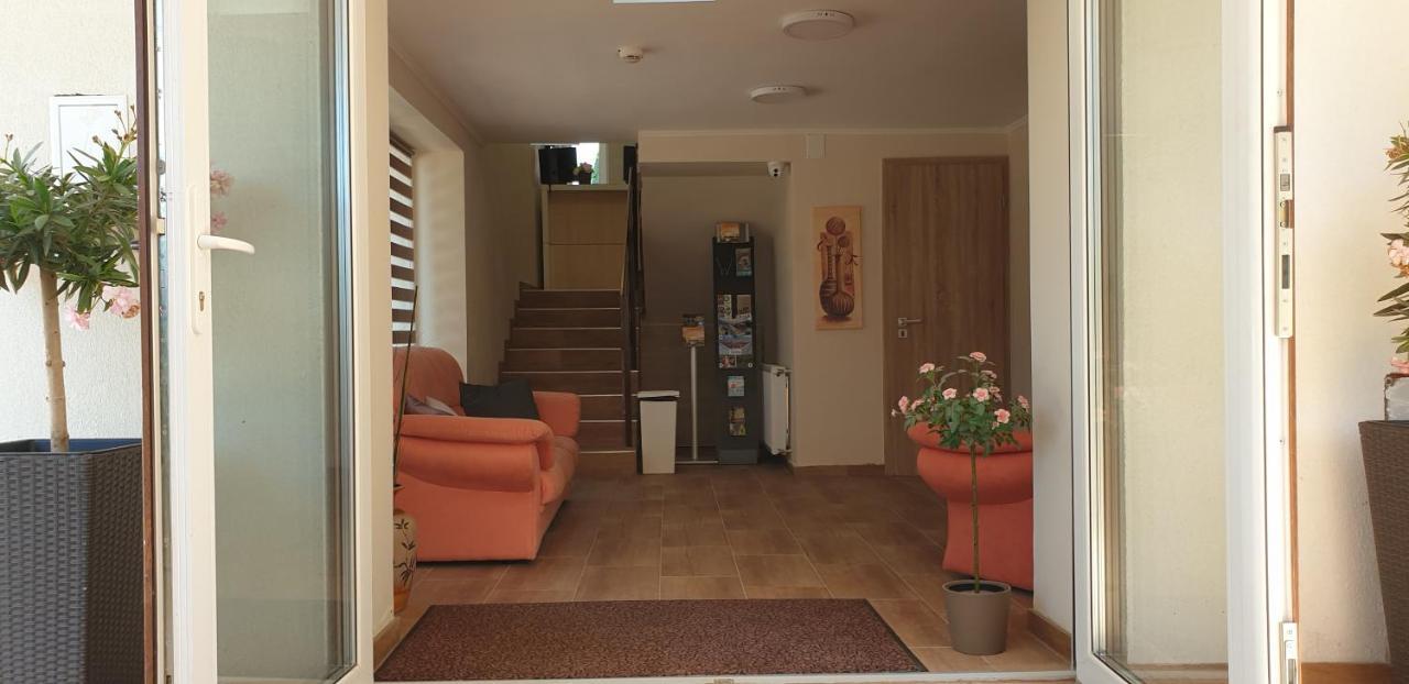 Garden Club Panzio Bed & Breakfast Balatonmáriafürdő Екстериор снимка