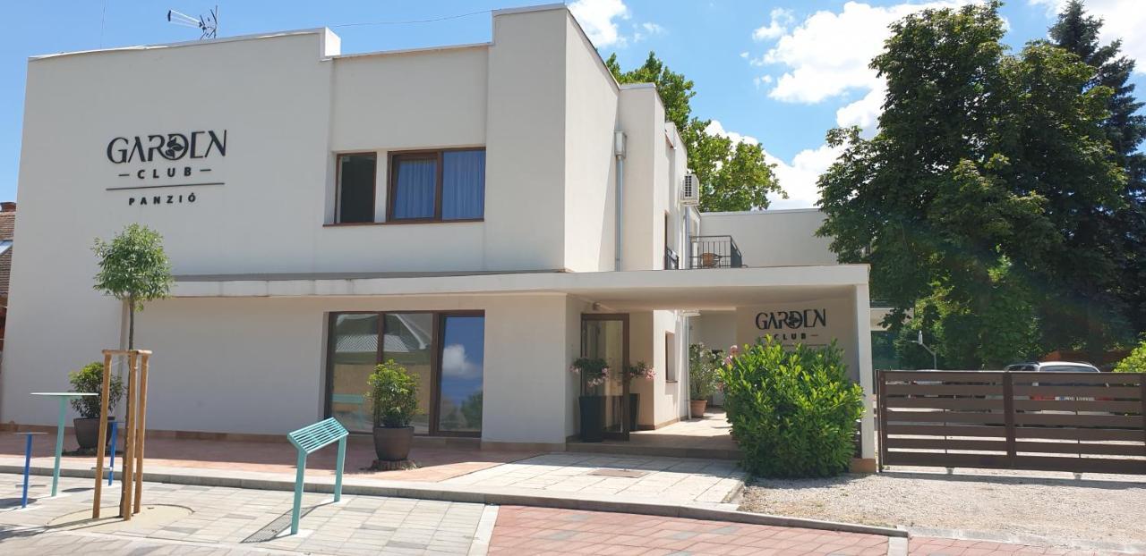 Garden Club Panzio Bed & Breakfast Balatonmáriafürdő Екстериор снимка