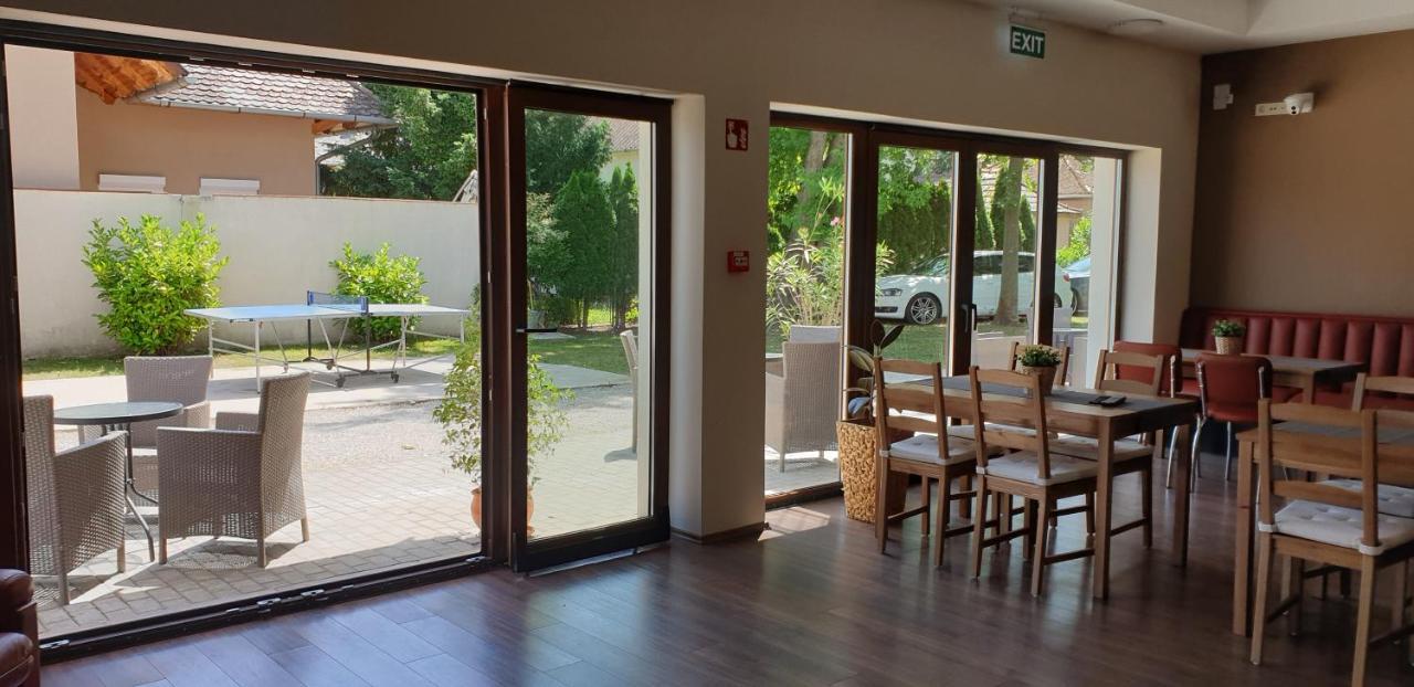 Garden Club Panzio Bed & Breakfast Balatonmáriafürdő Екстериор снимка