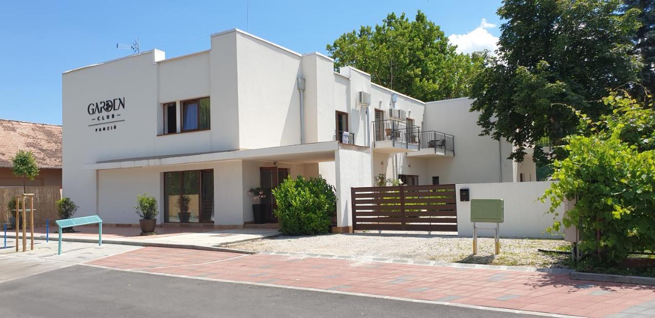 Garden Club Panzio Bed & Breakfast Balatonmáriafürdő Екстериор снимка