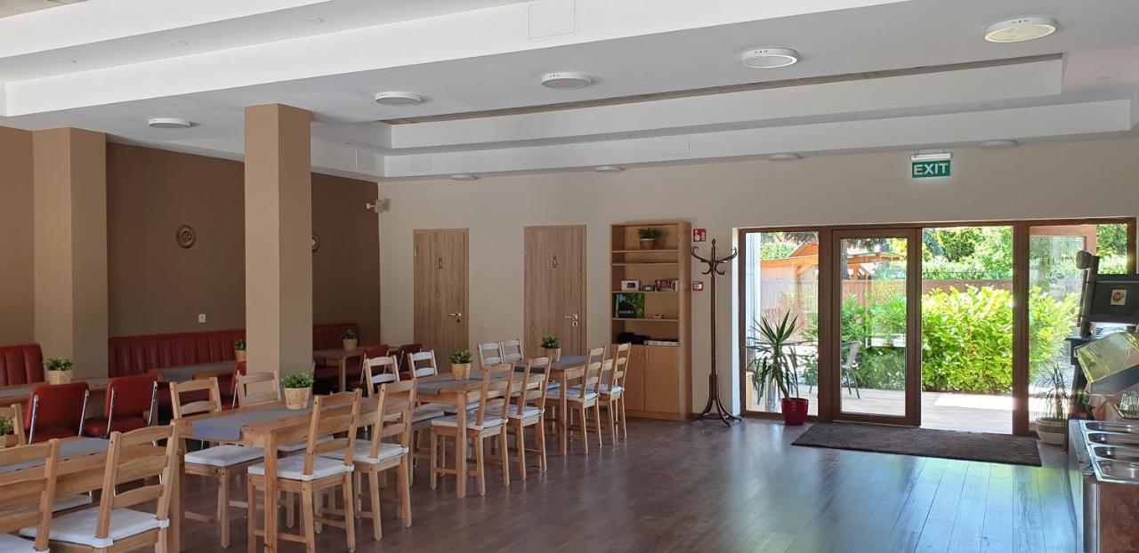 Garden Club Panzio Bed & Breakfast Balatonmáriafürdő Екстериор снимка
